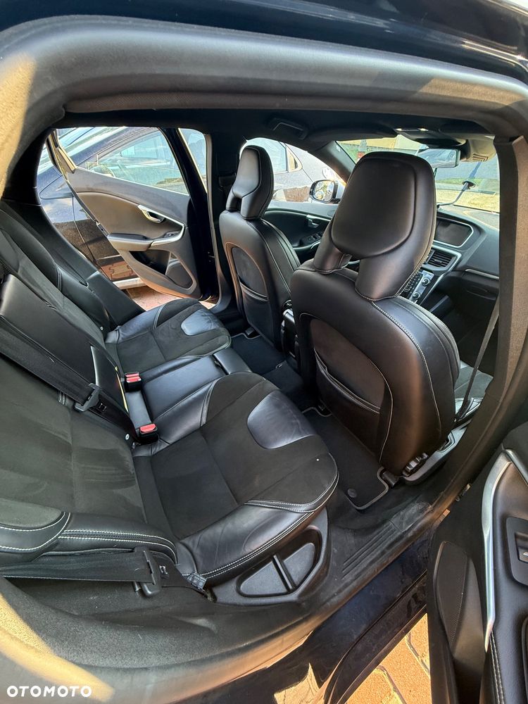 Volvo V40 D4 R-Design - 8