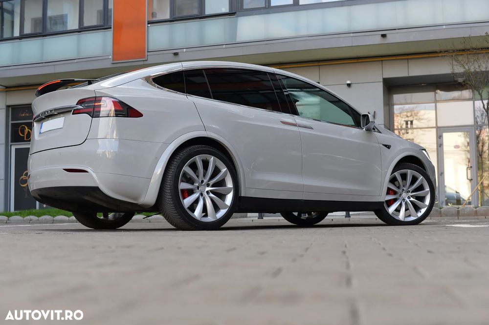 Tesla Model X - 13
