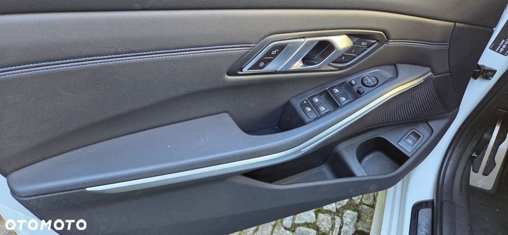 BMW Seria 3 318i M Sport - 10