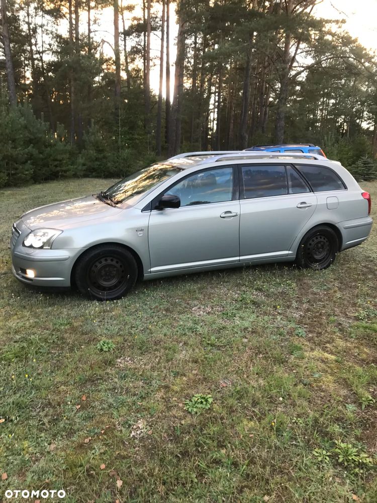 Toyota Avensis 2.0 D-4D Combi Executive - 5