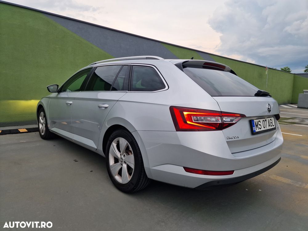 Skoda Superb 2.0 TDI DSG Premium Edition - 12