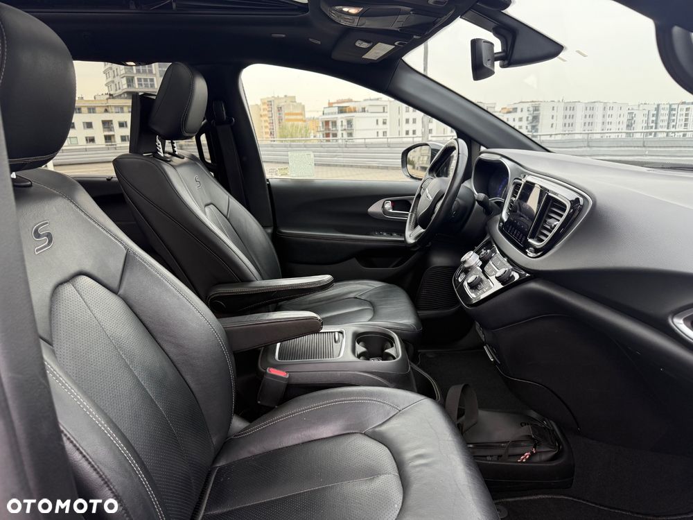 Chrysler Pacifica - 10