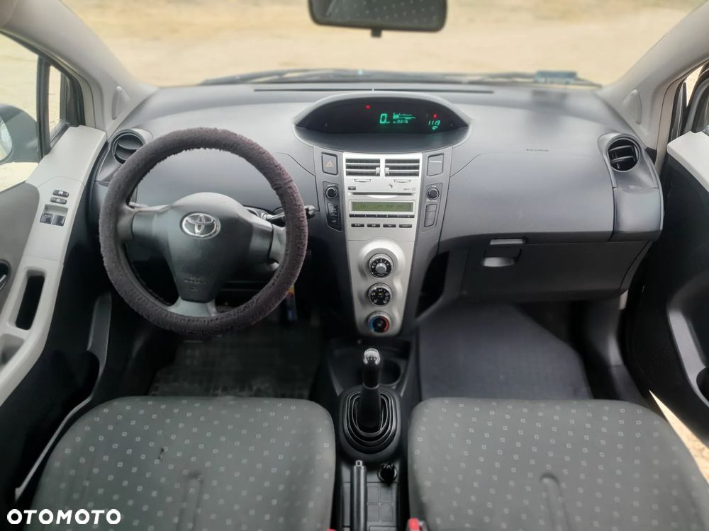 Toyota Yaris - 17