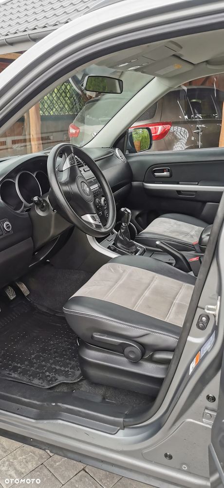Suzuki Grand Vitara 2.0 - 5