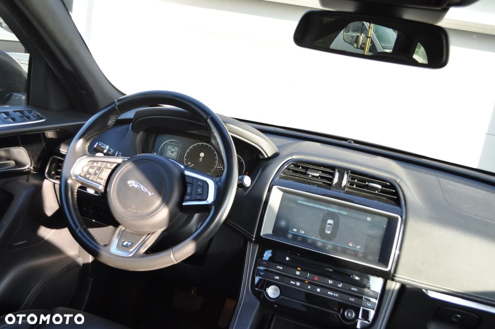 Jaguar F-Pace 2.0 i4D AWD R-Sport - 9