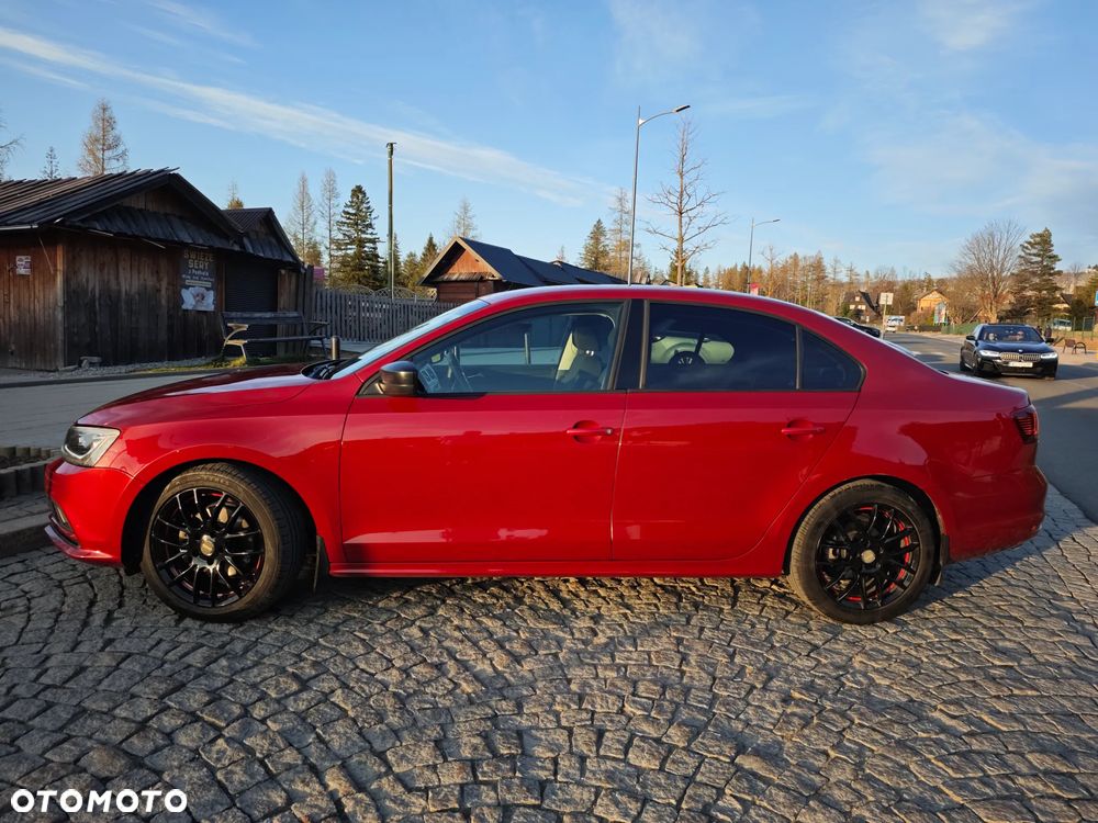 Volkswagen Jetta - 4