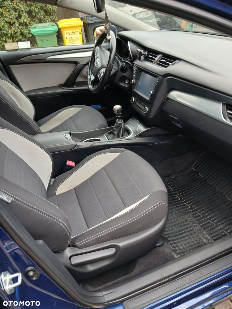 Toyota Avensis - 9