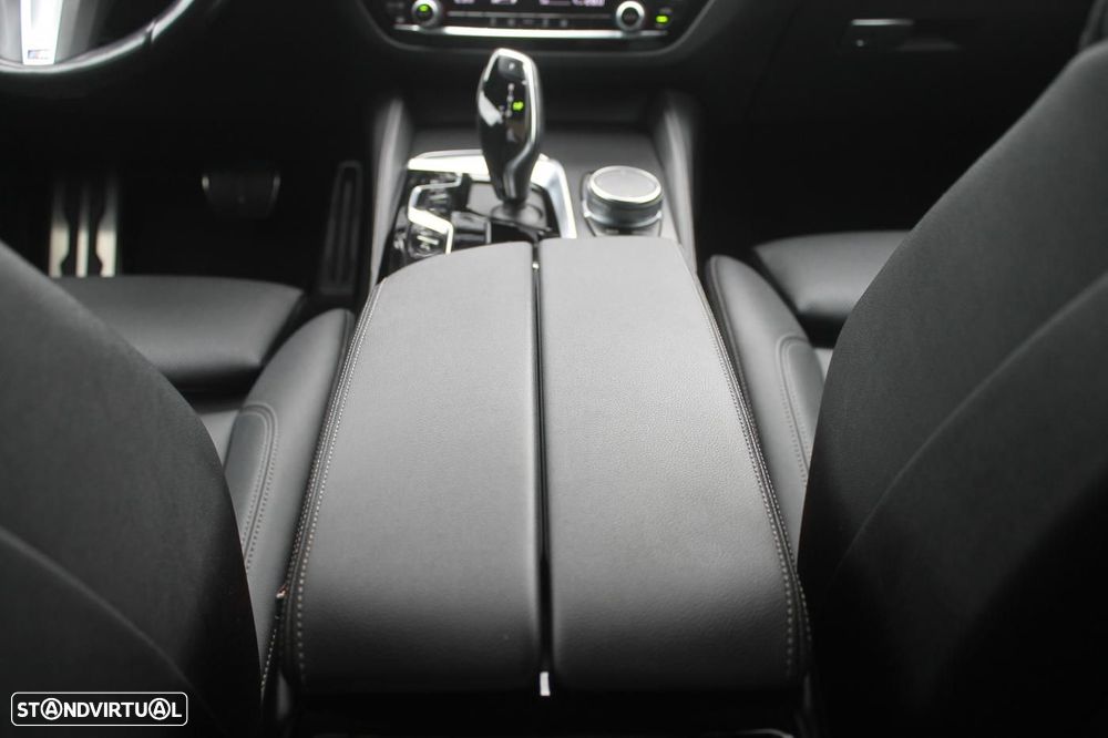 BMW 530 e Pack Desportivo M - 42