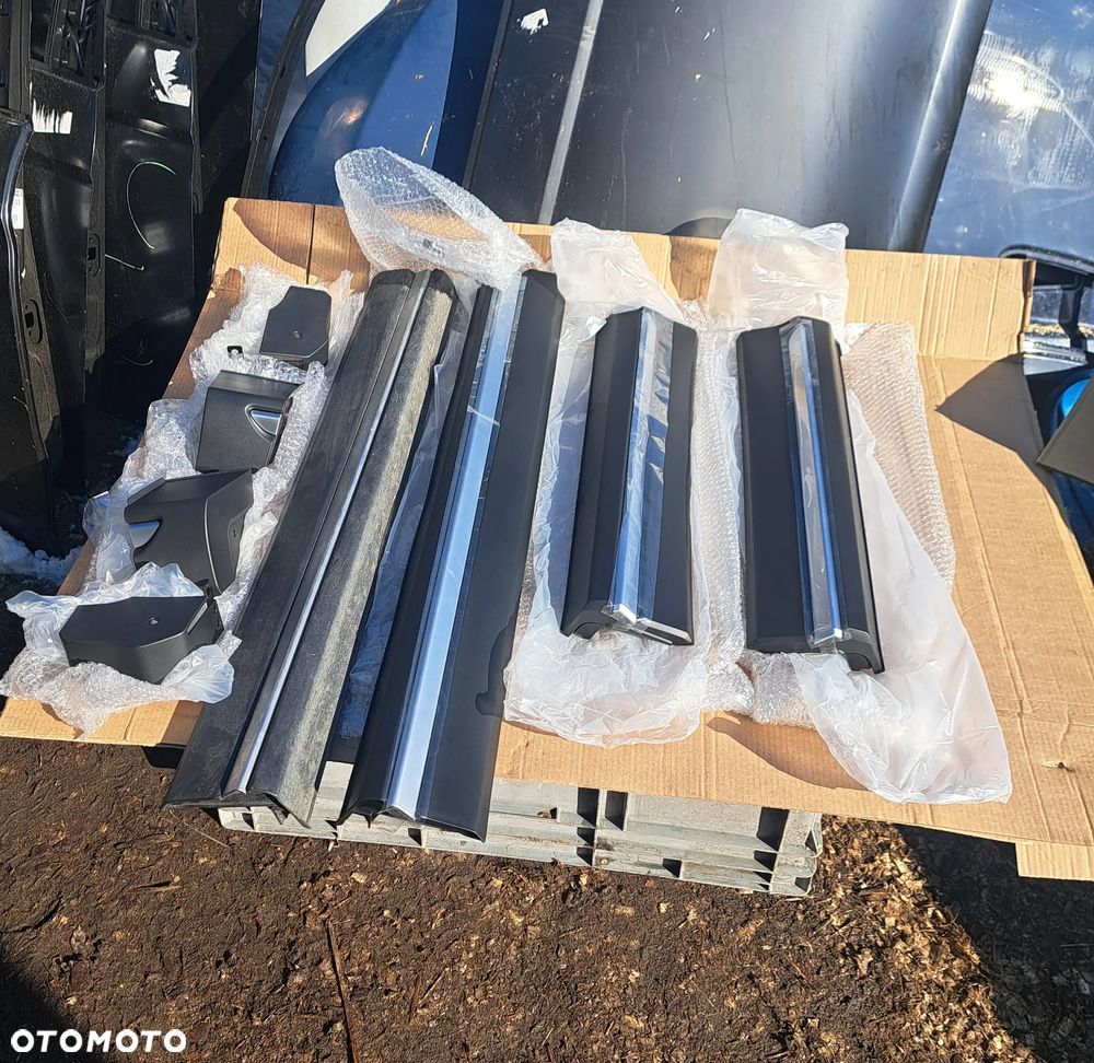 Listwa listwy na drzwi przód tył  Mazda CX-5 II KE KF QKFE-51-R10A QKFE51R10A - 2