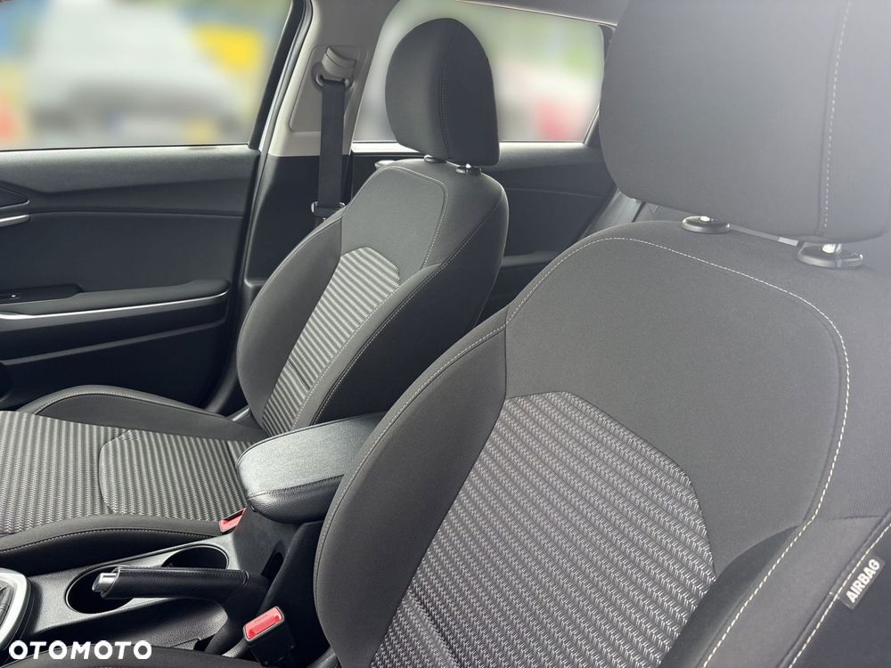Kia Ceed - 11