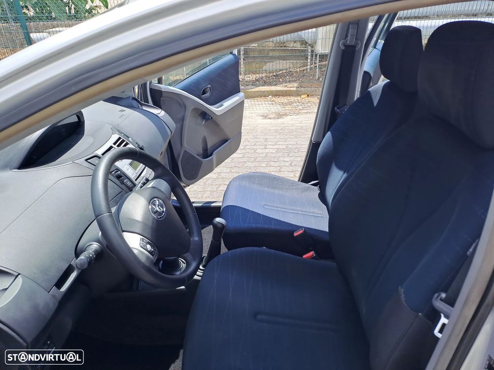 Toyota Yaris 1.0 VVT-i - 9