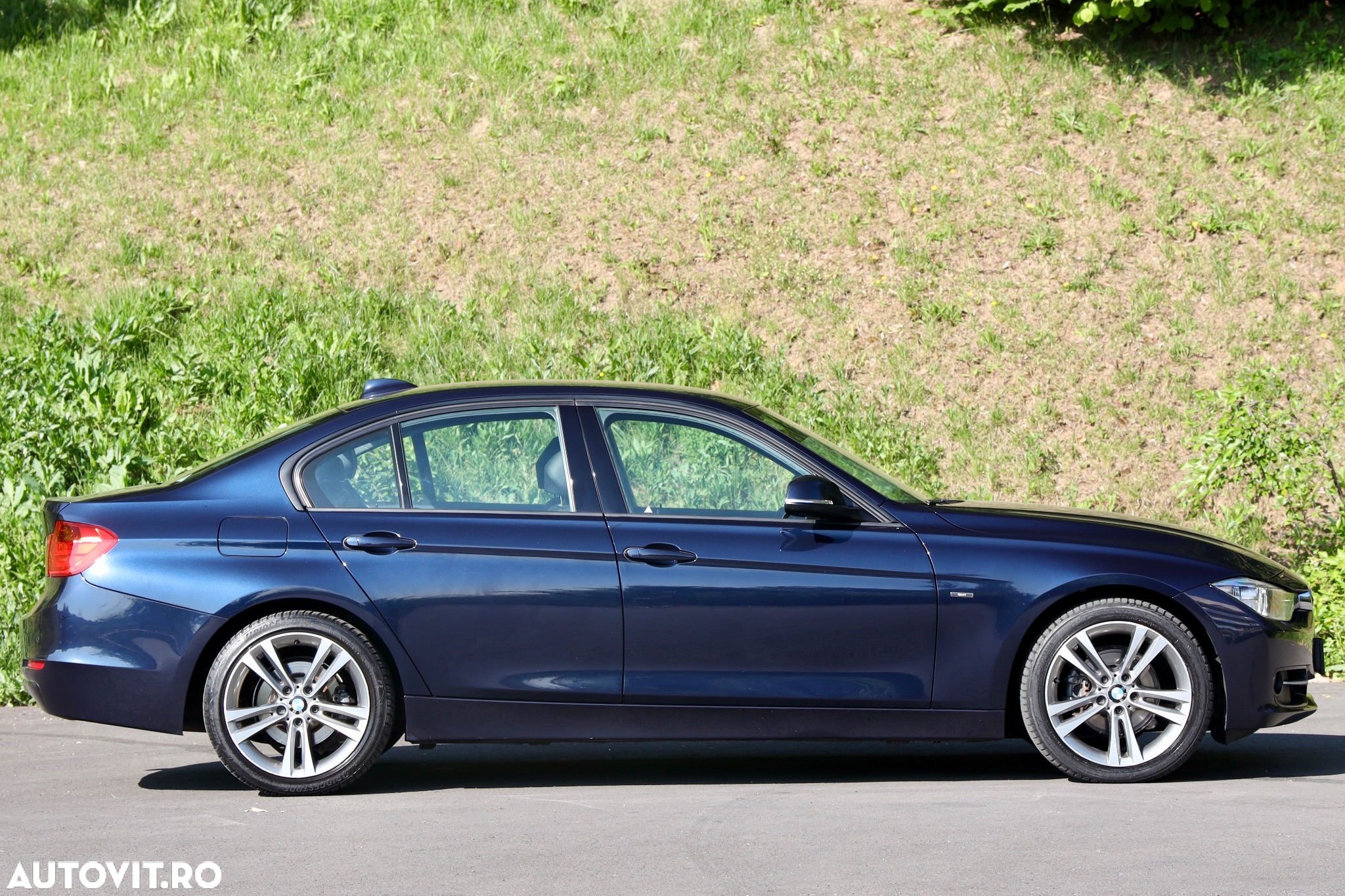 BMW Seria 3 320i Aut. Sport Line - 38