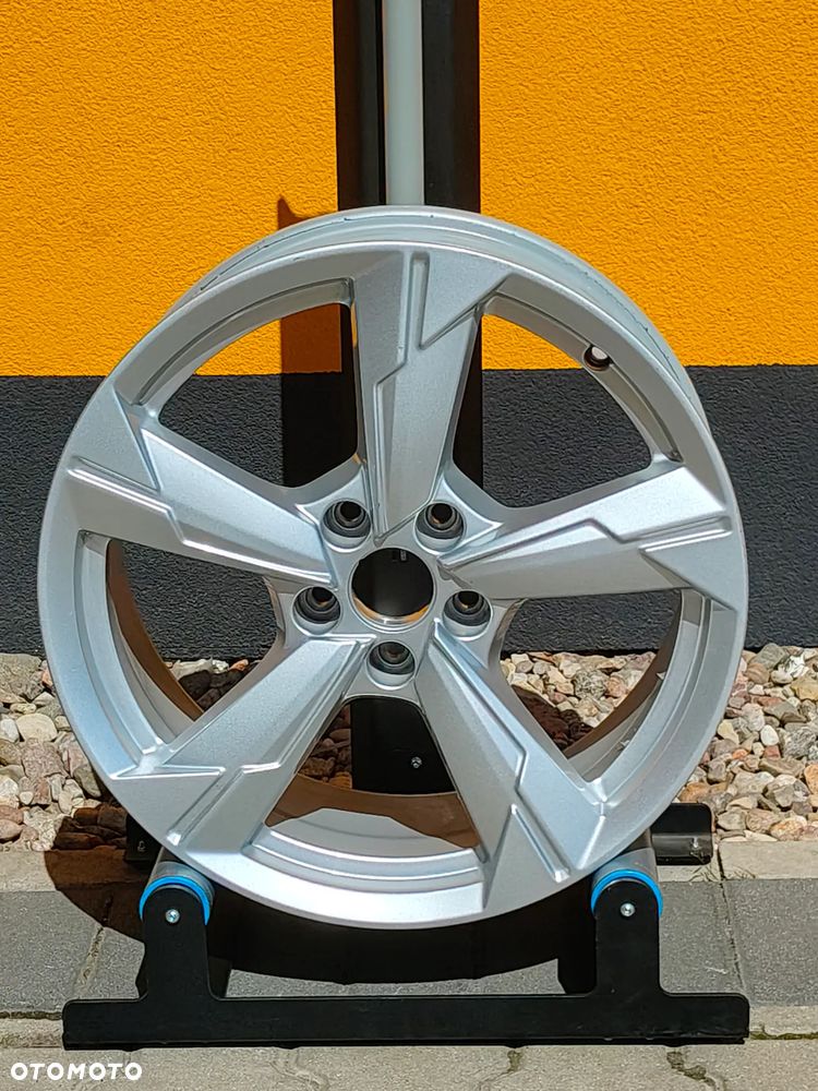 FELGA ALUMINIOWA 8Jx18H2 5x112 ET39/66,6 OE AUDI - 4