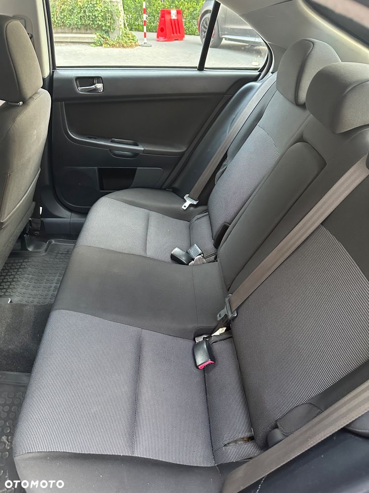 Mitsubishi Lancer 1.8 Intense - 16