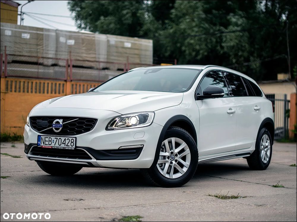 Volvo V60 Cross Country - 1