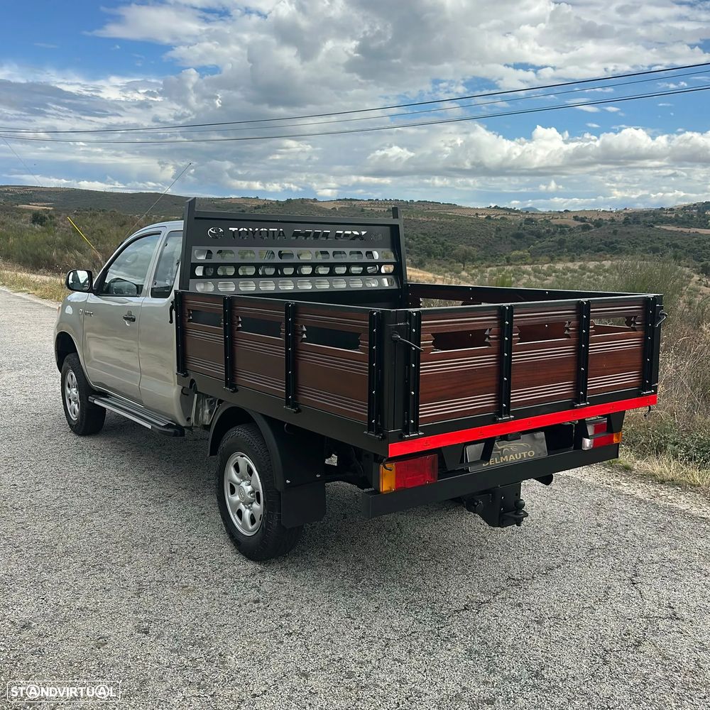 Toyota Hilux 2.5 D-4D 120 CV 4x4 - 4 Lugares - 7