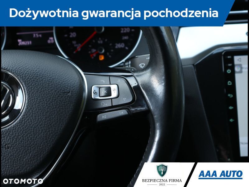 Volkswagen Passat - 20