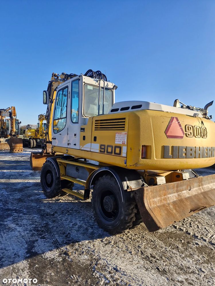 Liebherr 900 - 1