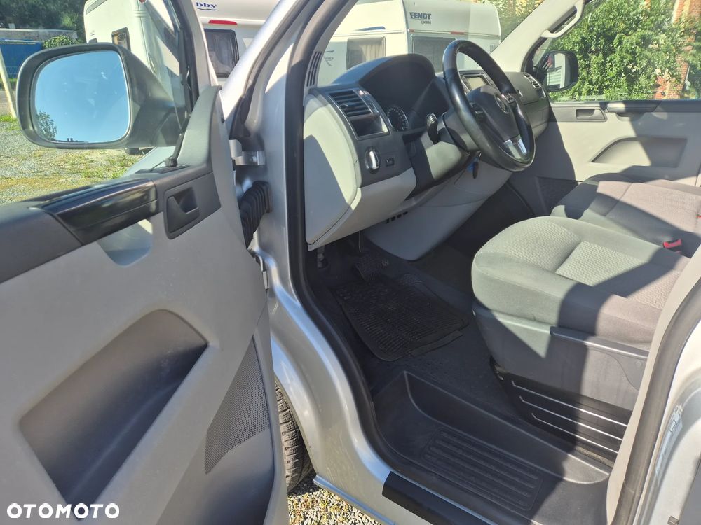 Volkswagen Caravelle - 18