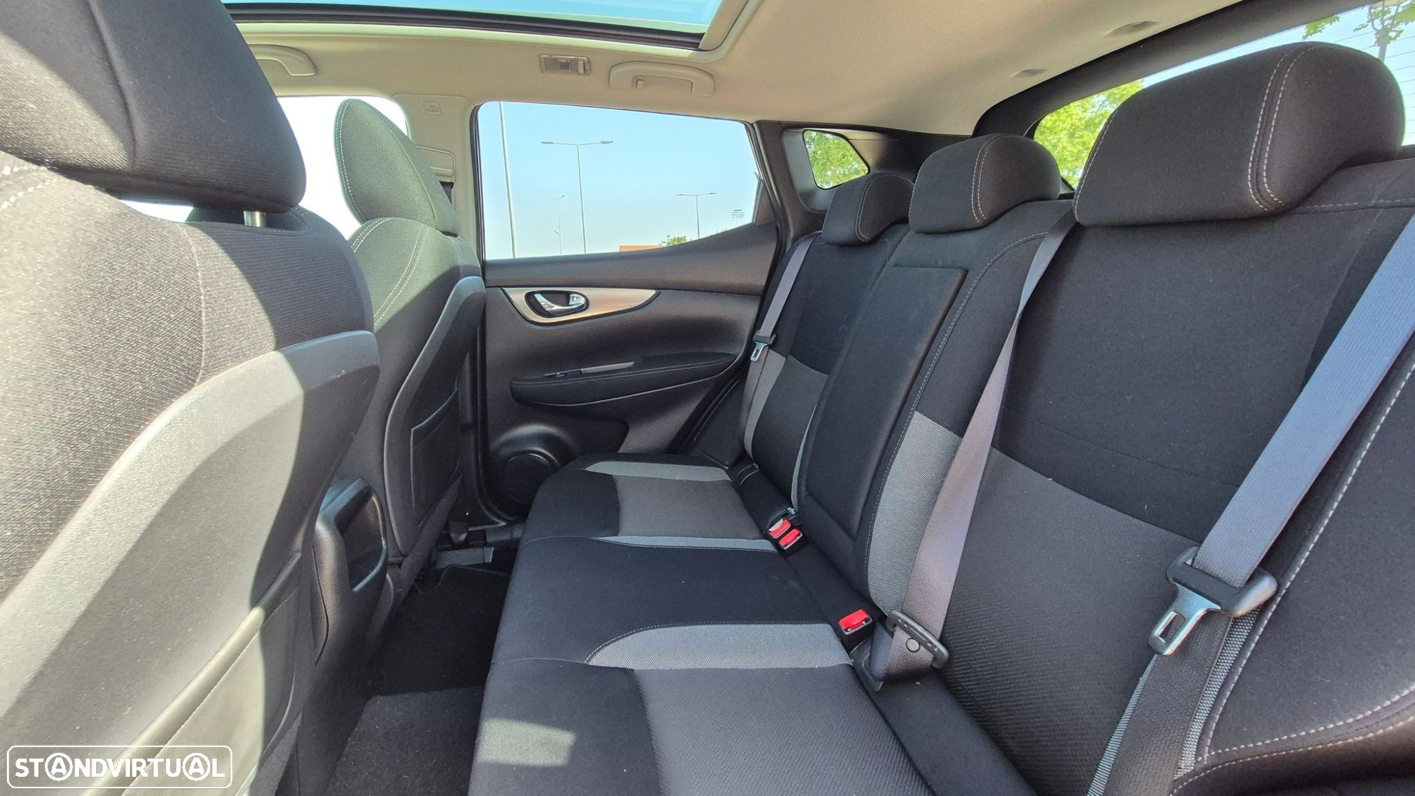 Nissan Qashqai 1.2 DIG-T N-Connecta 18 - 38