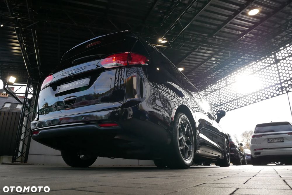 Chrysler Pacifica - 40