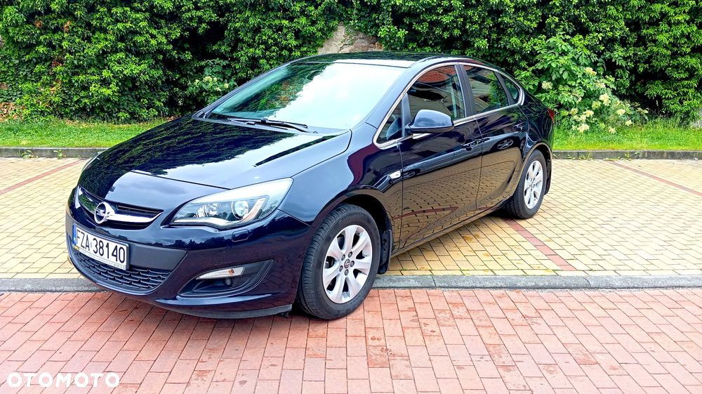Opel Astra 1.6 Executive EU6 - 1