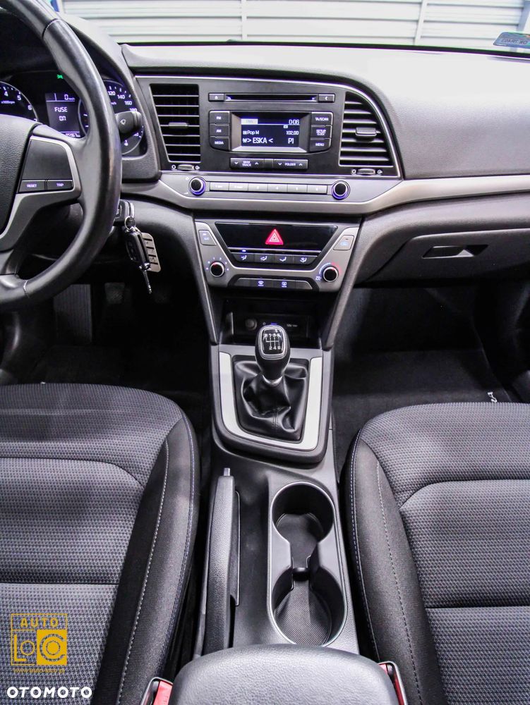 Hyundai Elantra 1.6 Comfort - 16