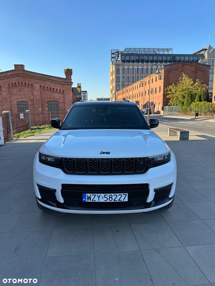 Jeep Grand Cherokee - 24