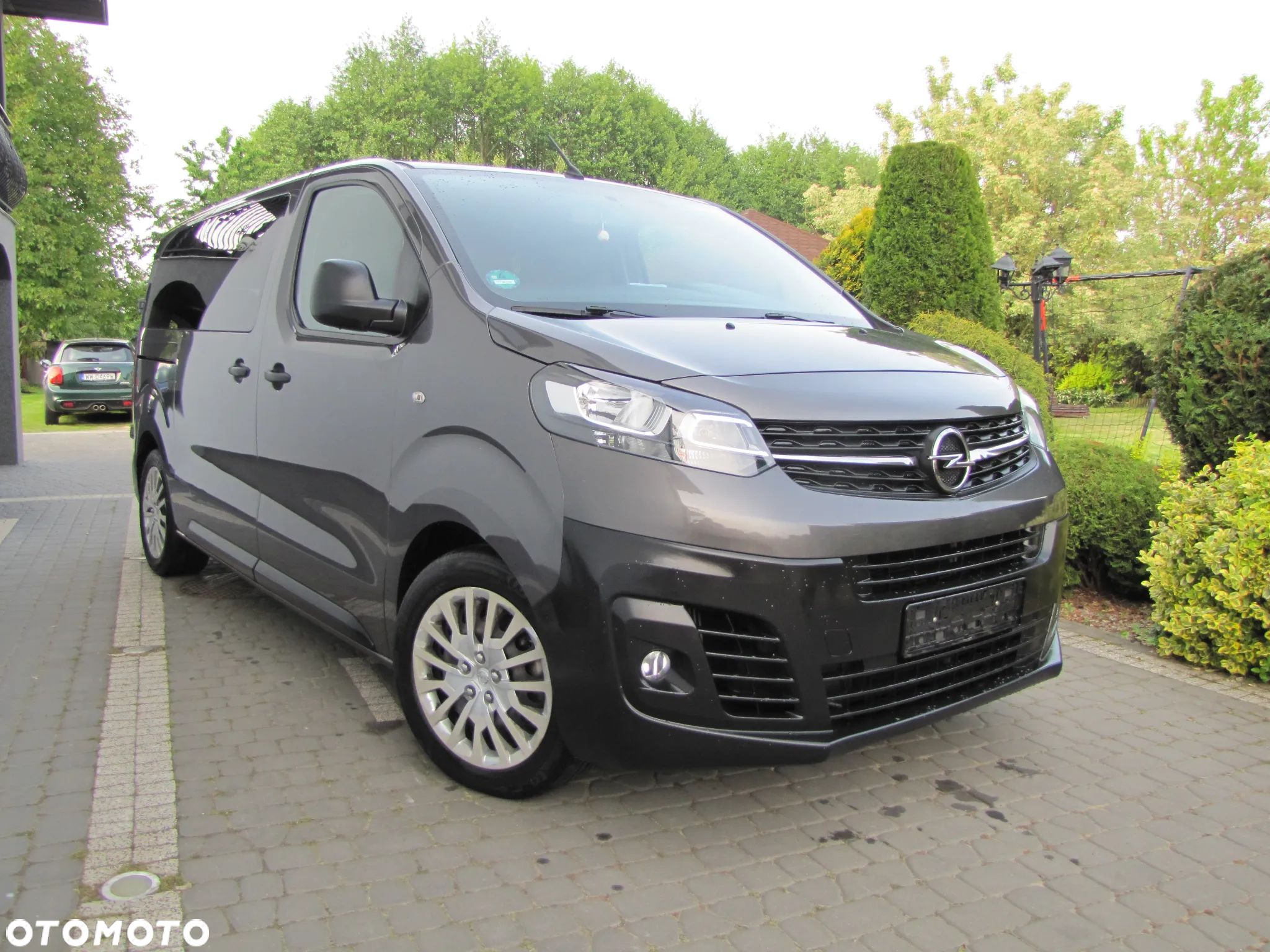 Opel Vivaro - 1