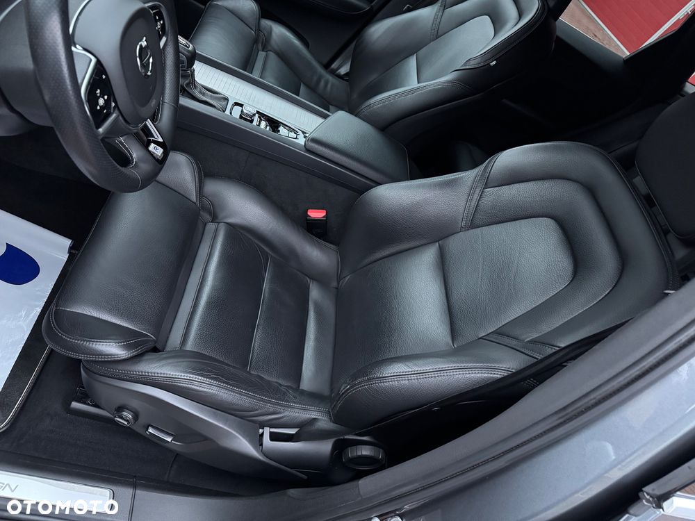 Volvo XC 60 D4 AWD Geartronic RDesign - 21