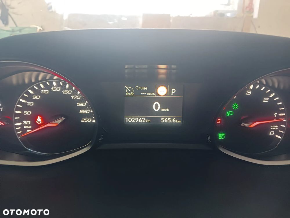 Peugeot 308 1.5 BlueHDi Allure S&S EAT6 - 10