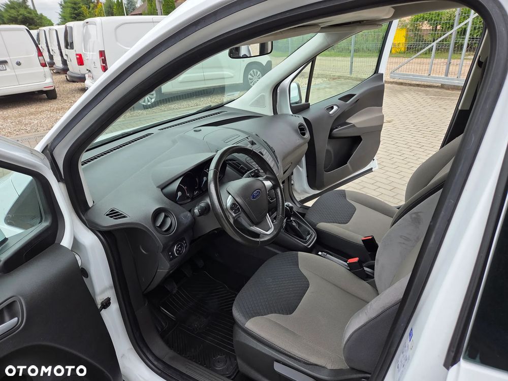 Ford Transit Courier - 13