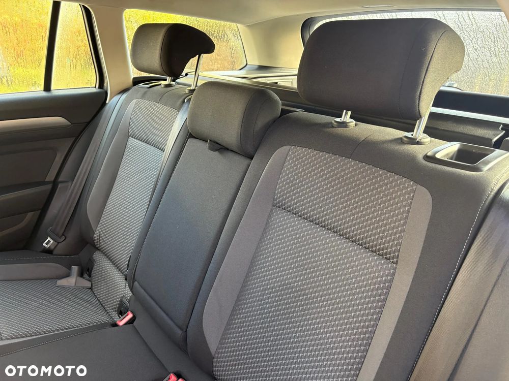 Volkswagen Passat - 16
