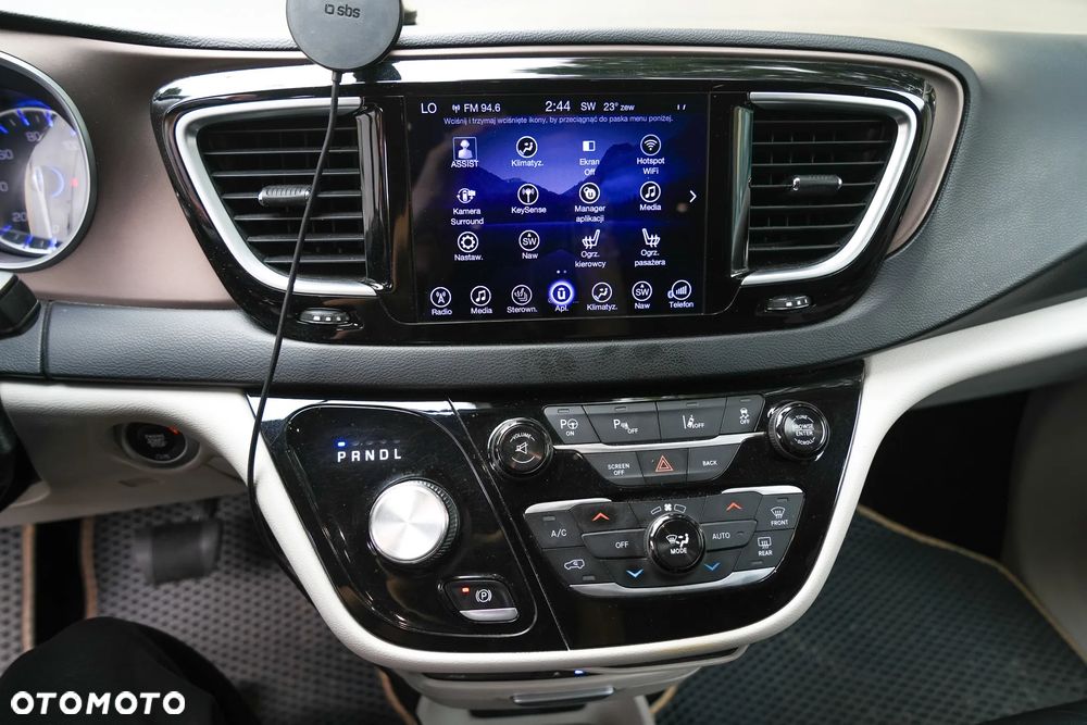 Chrysler Pacifica - 11