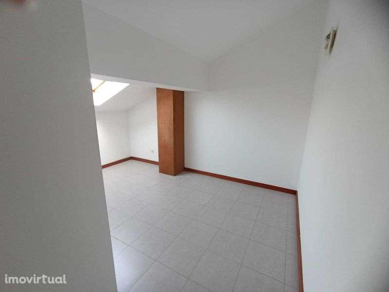 Apartamento T0+1 Glicínias com terraço - Grande imagem: 3/9