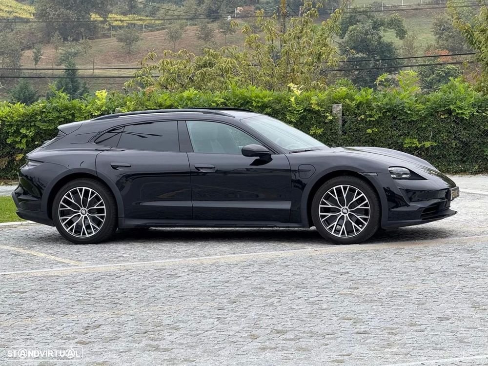 Porsche Taycan Cross Turismo 4S - 29