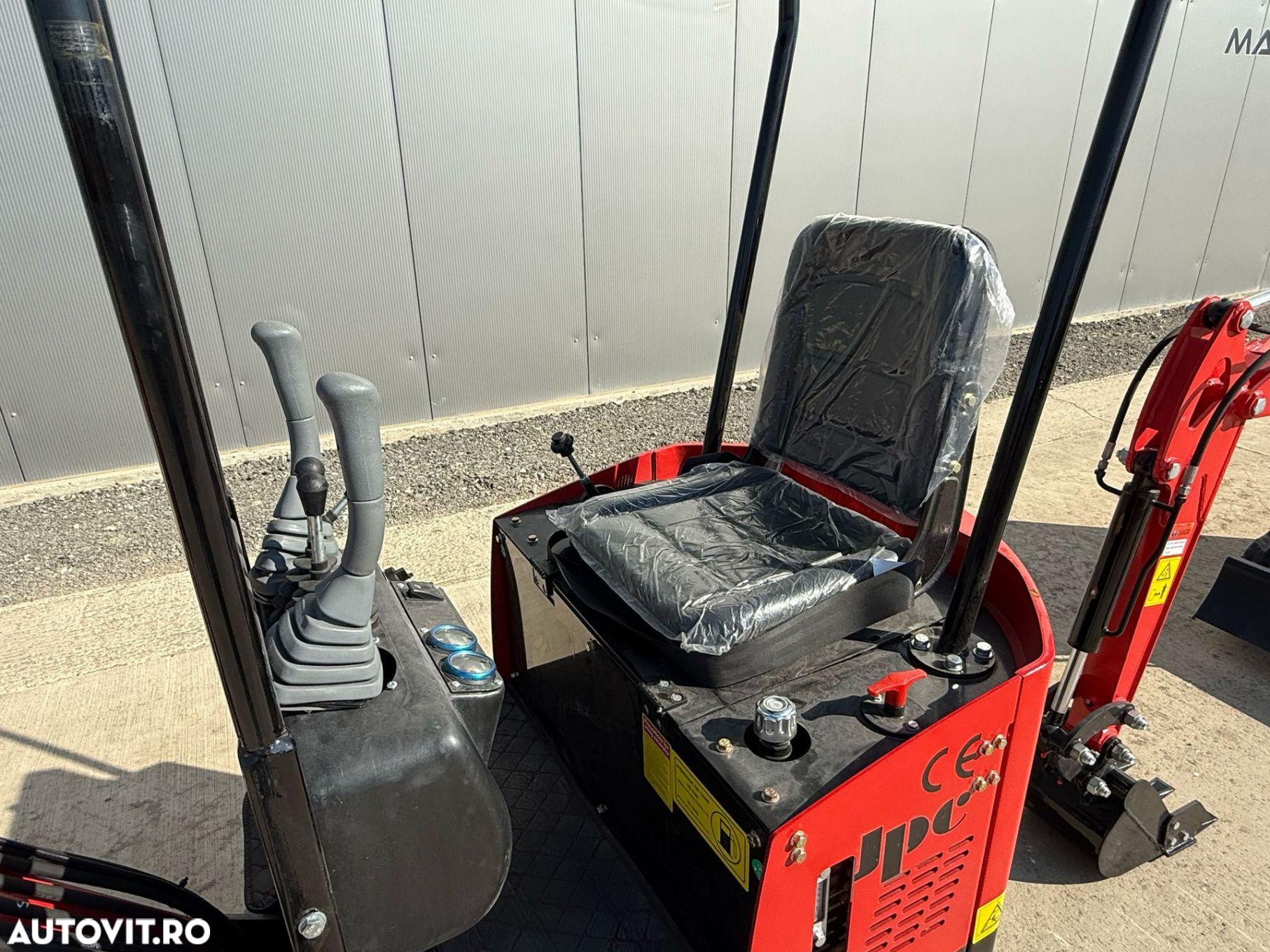 JPC HT12 Mini Excavator - 6