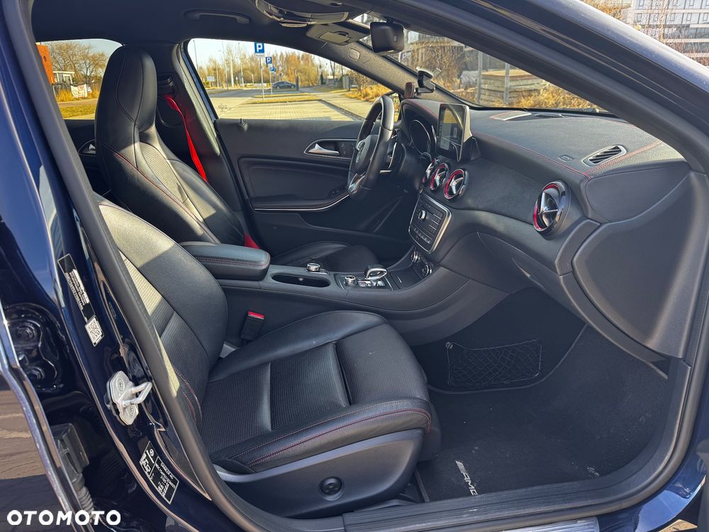 Mercedes-Benz GLA - 8