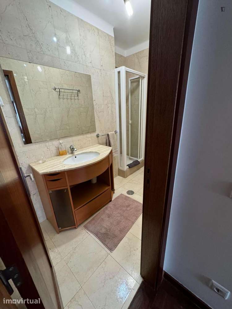 Quarto - localizado em  Coimbra - Grande imagem: 3/9