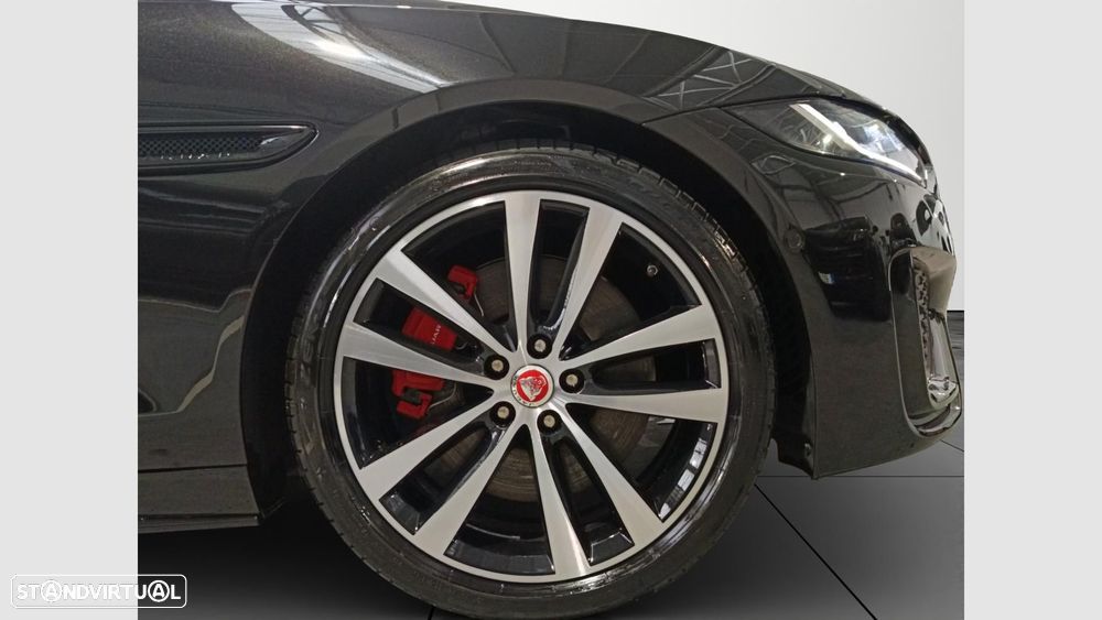 Jaguar XE 2.0 D200 R-Dynamic S - 19