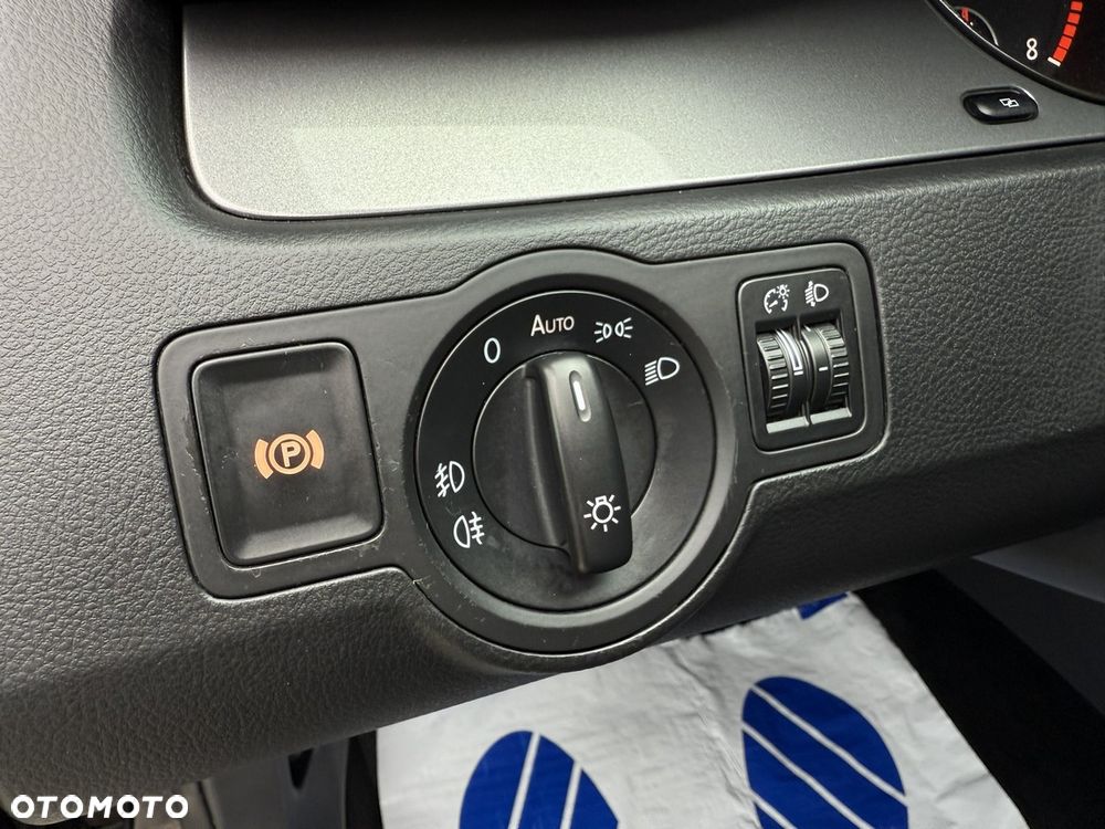 Volkswagen Passat 1.6 - 25