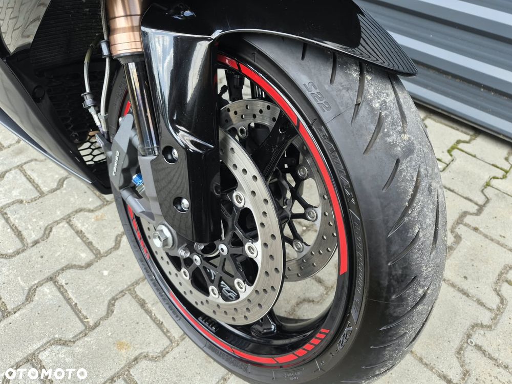 Suzuki GSX-R - 17