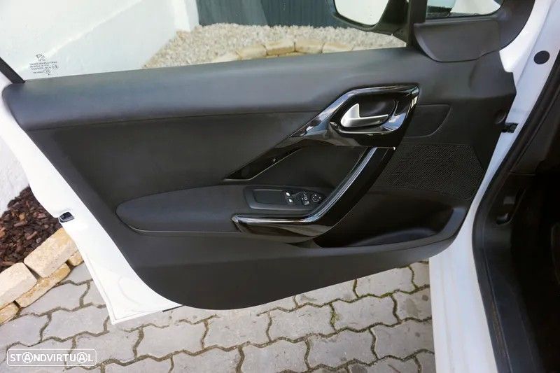 Peugeot 208 1.5 BlueHDi Signature - 8