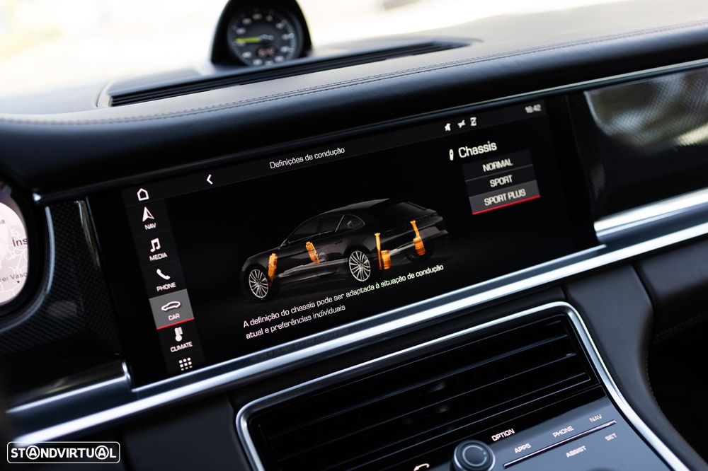 Porsche Panamera Sport Turismo 4 E-Hybrid - 38