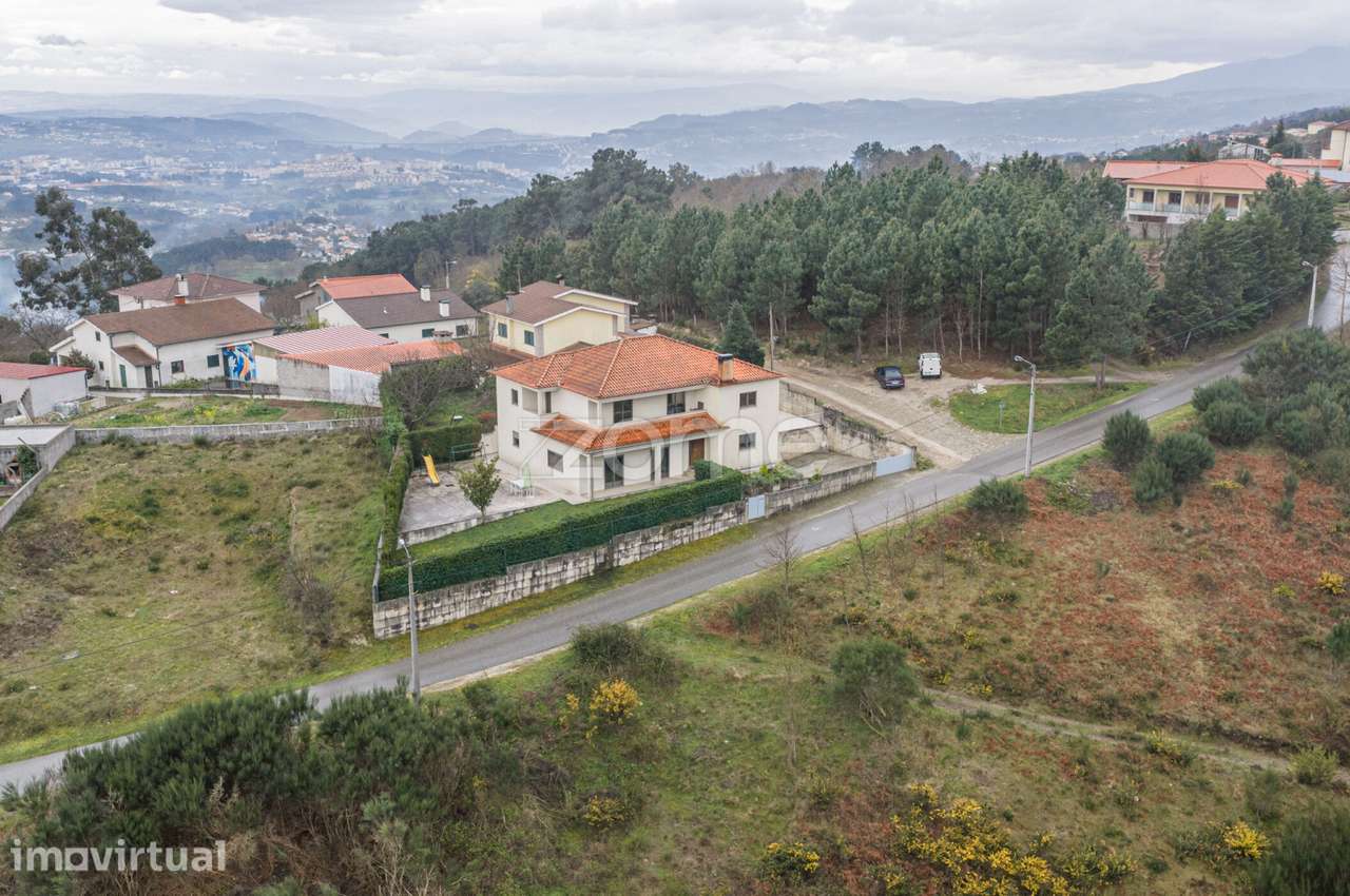 Moradia T4 com Jardim, Terraço e Amplas Áreas – Adoufe, Vila Real - Grande imagem: 3/60