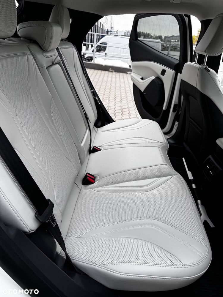 Ford Mustang Mach-E - 18