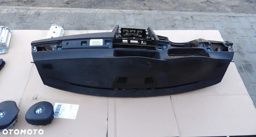 BMW - E90,E91 - DESKA ROZDZIELCZA - KOKPIT - KONSOLA - POD NAWIGACJĘ - PODUSZKA KIEROWCY I PASAŻERA - NAPINACZE - DEMONTAŻ - ORYGINAŁ - 9120325 - 1