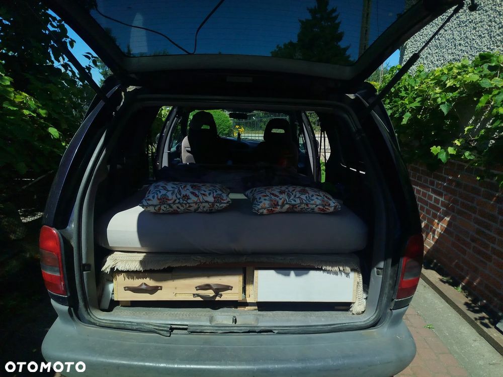 Chrysler Grand Voyager - 12
