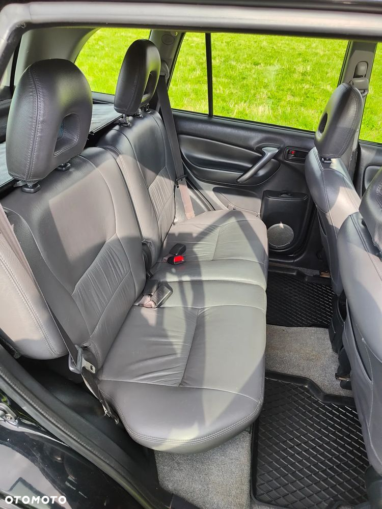 Toyota RAV4 2.0 D-4D 4x4 - 17