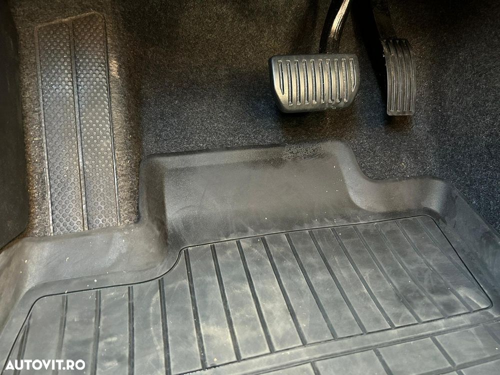 Volvo XC 40 B3 AT FWD MHEV Plus Dark - 20